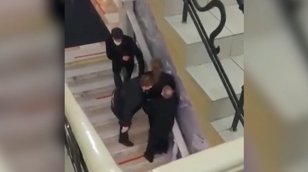 Полиция проверит конфликт в МГУ С участием отца 9-летней студентки. Нападение объяснить