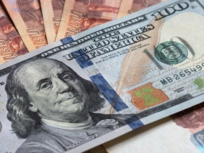 Реалистичную стоимость доллара назвал россиянам экономист