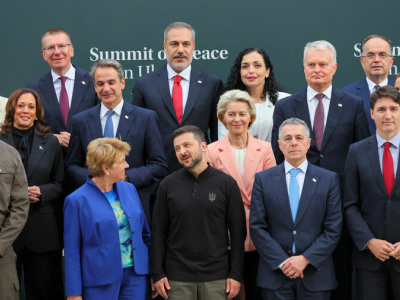 Депутата Рады возмутило фото с Зеленским на саммите в Швейцарии
