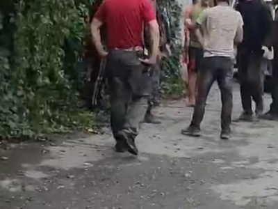 Россиянин в лесу отбил женщину от мигрантов-насильников