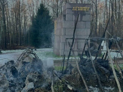 Шалаш Ленина сожгли в Сестрорецке